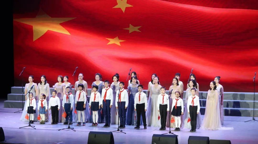 请问无线网卡可以一边接受WIFI信号一边做热点吗？